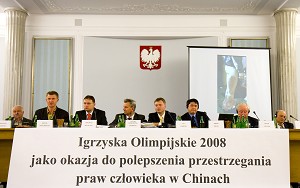 DETERMINED: World Solidarity representative Michal Orzechowski (second from left) presents an appeal to Polish leaders to boycott the Beijing 2008 Olympics at a human rights conference in the Polish Parliament, on October 9, 2007. 