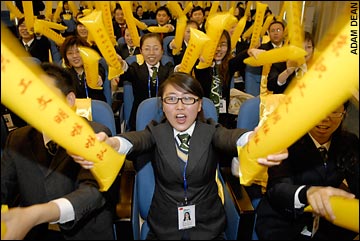 Workers from Mongolian Cow, in Tongzhou, learn how to cheer for next summer&rsquo;s Beijing Games during the seminar