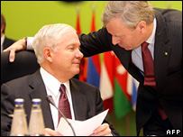Robert Gates and Jaap de Hoop Scheffer in Vilnius (7 Februaru 2007)