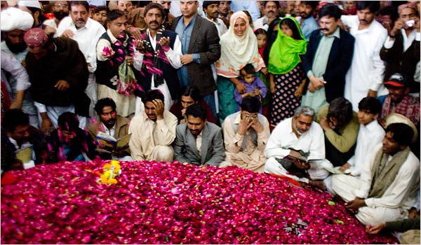 Supporters of the former prime minister Benazir Bhutto flocked to her tomb in Garhi Khuda Baksh on the third day of mourning.